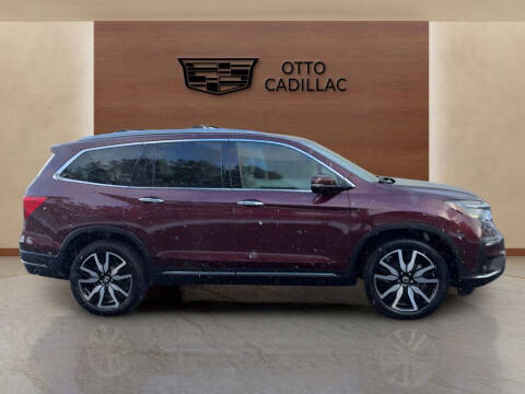 2021 Honda Pilot Touring w/Rear Captain's Chairs