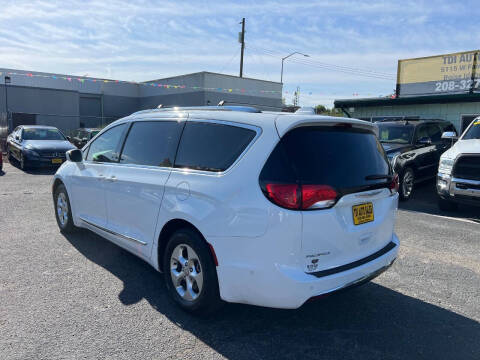 2017 Chrysler Pacifica Touring-L Plus