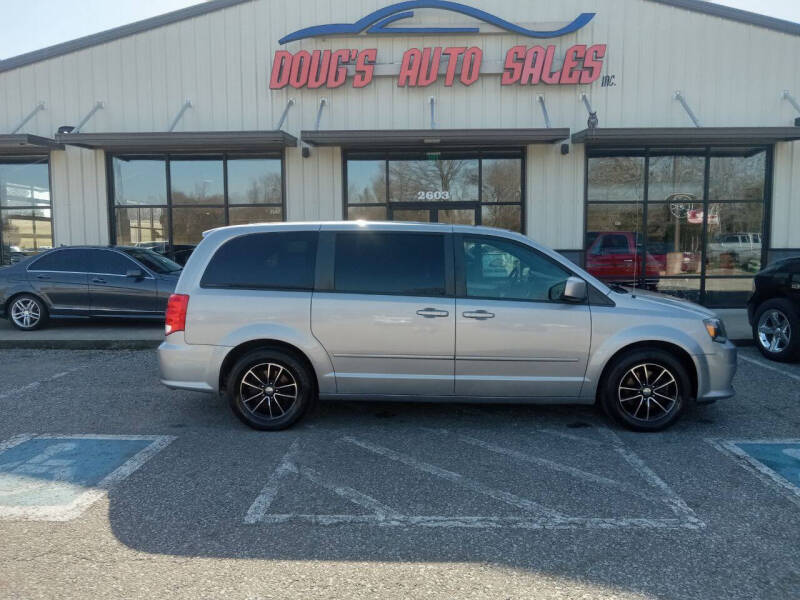 2015 Dodge Grand Caravan for sale at DOUG'S AUTO SALES INC in Pleasant View TN