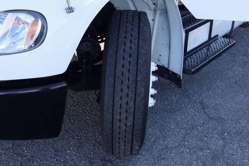 2014 Freightliner M2 106