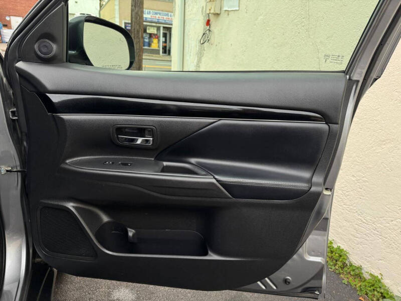 2019 Mitsubishi Outlander SE