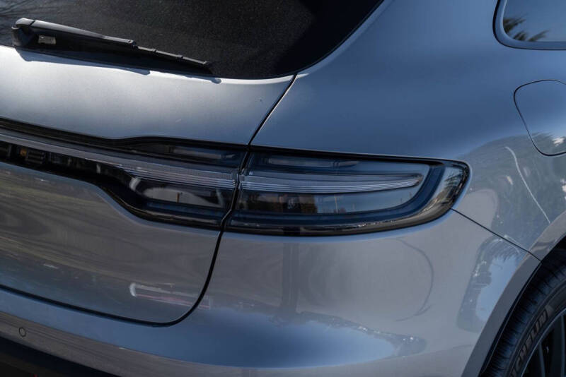 2025 Porsche Macan T