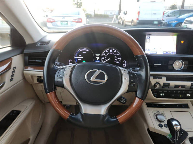 2013 Lexus ES 300h