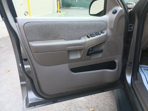 2004 Ford Explorer XLS