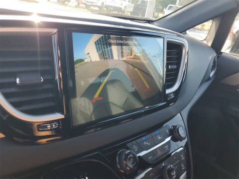 2025 Chrysler Voyager LX