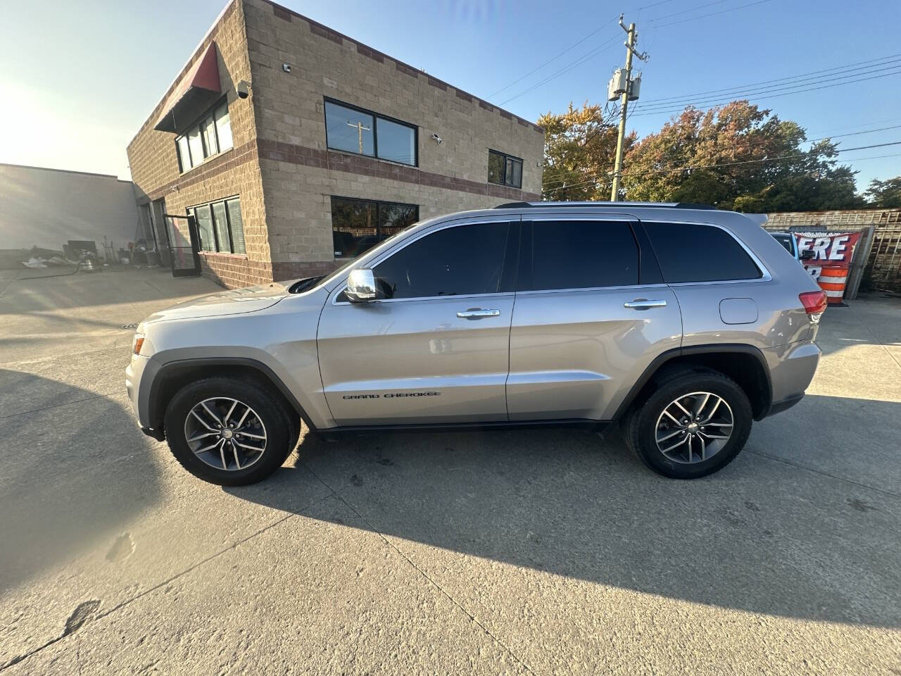 2017 Jeep Grand Cherokee for sale at VIP Motor Sales in Hazel Park, MI