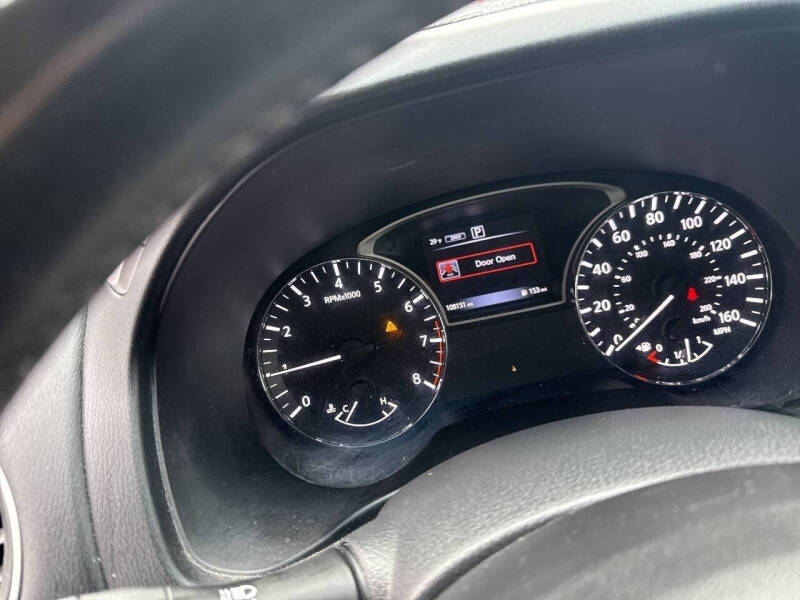 2016 Nissan Pathfinder SV