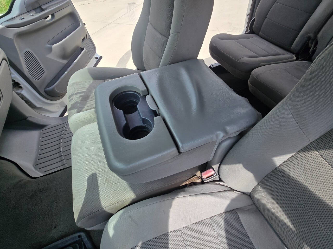 2004 Ford F-550 Super Duty 82