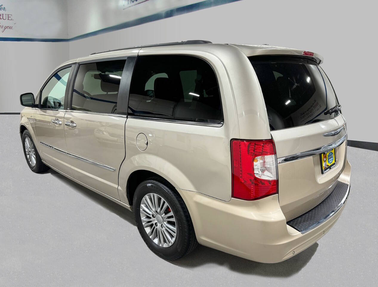 2013 Chrysler Town and Country for sale at Saccucci's Of Schaumburg in Schaumburg, IL