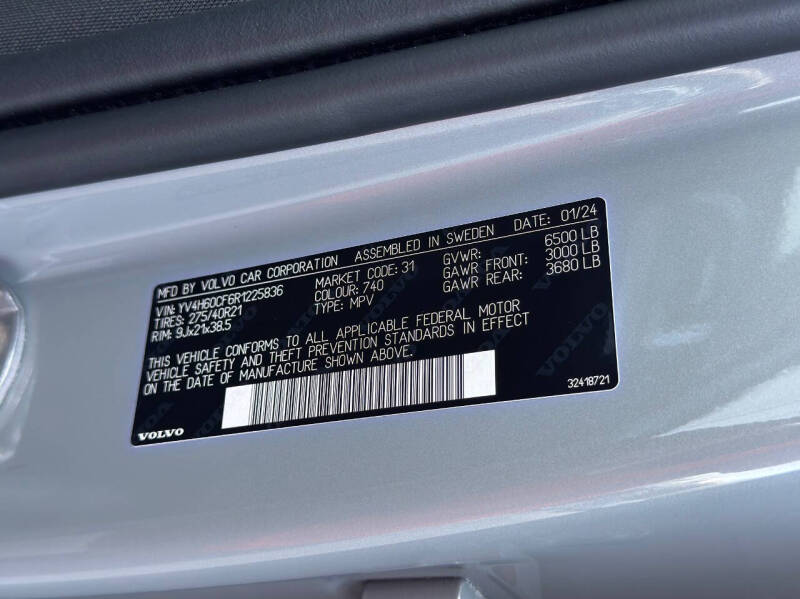 2024 Volvo XC90 Recharge T8 Ultimate Bright Theme 7P