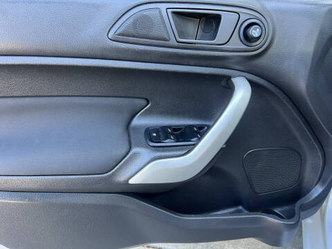 2012 Ford Fiesta SE