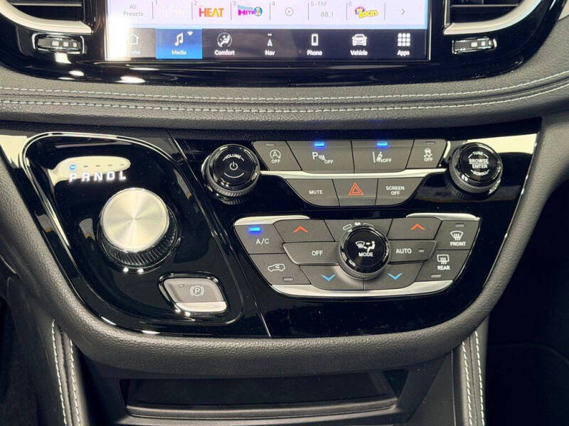 2027 Chrysler Pacifica Limited