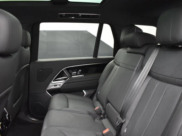 2023 Land Rover Range Rover P400 SE LWB