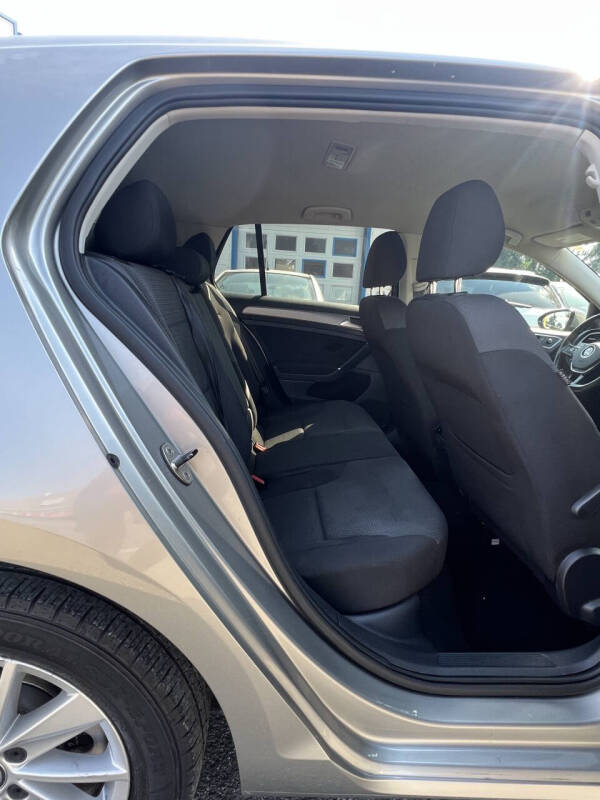 2016 Volkswagen Golf TSI S