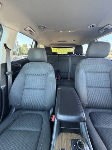 2017 GMC Acadia SLE-2