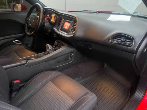 2016 Dodge Challenger SXT Plus