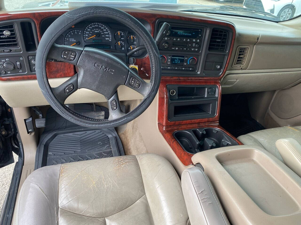 2005 GMC Yukon SLE photo