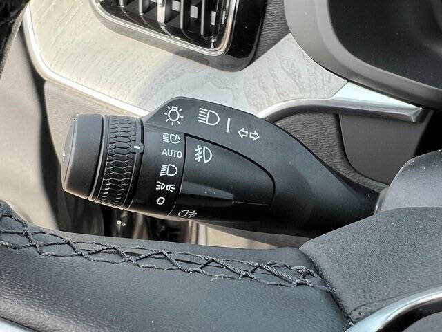 2025 Volvo XC60 B5 Plus Dark Theme