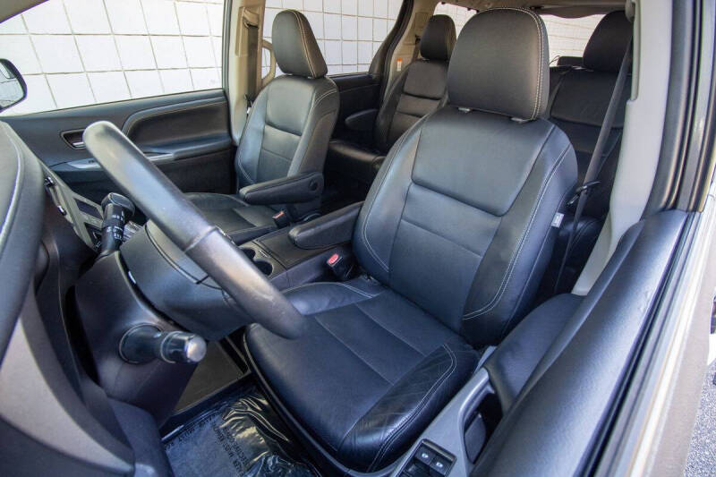 2018 Toyota Sienna SE 8-Passenger