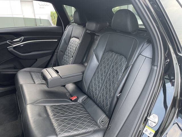 2022 Audi e-tron S quattro Premium Plus