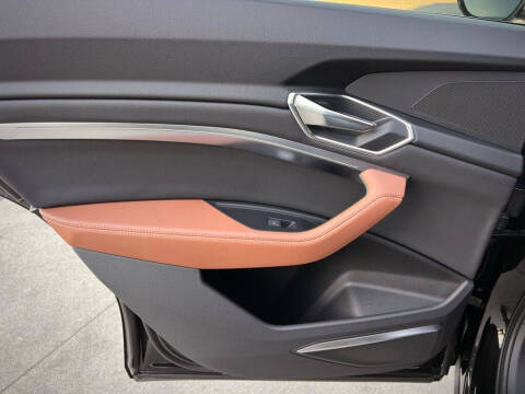 2023 Audi e-tron quattro Premium Plus