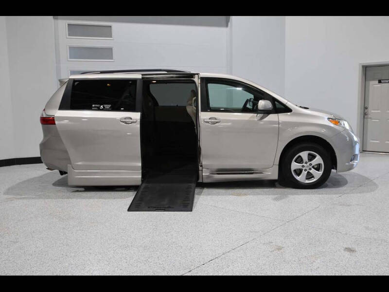 2015 Toyota Sienna LE Mobility 7-Passenger