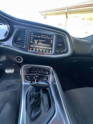 2017 Dodge Challenger R/T Shaker