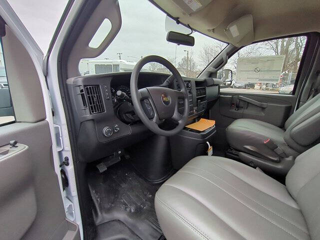 2025 Chevrolet Express 2500