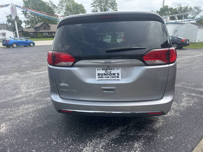 2017 Chrysler Pacifica Touring-L