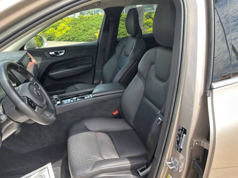 2023 Volvo XC60 B5 Plus Bright Theme