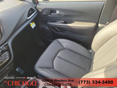 2026 Chrysler Pacifica Select