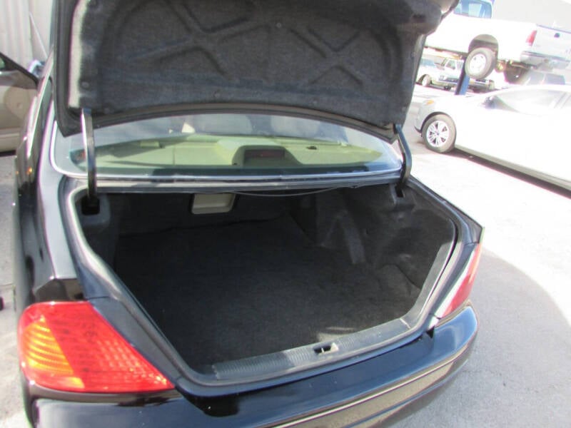 2001 Toyota Avalon XLS photo 27