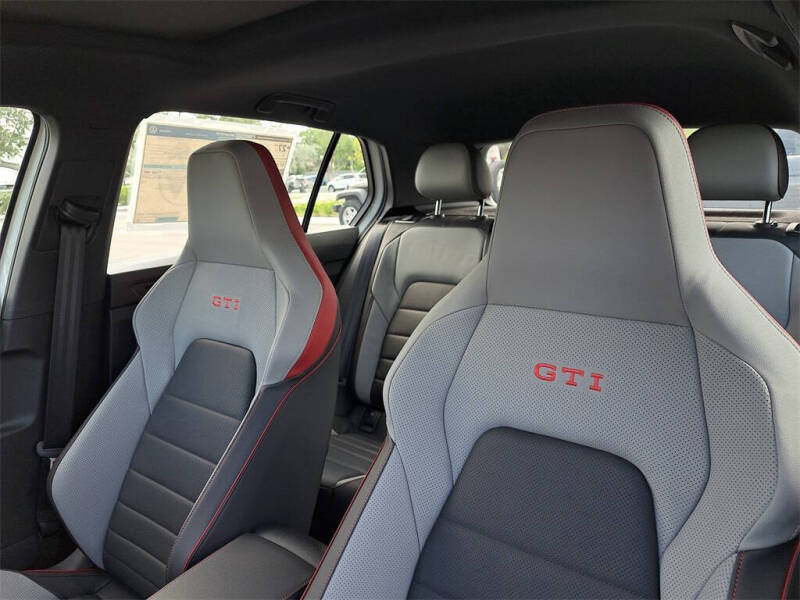 2025 Volkswagen Golf GTI SE
