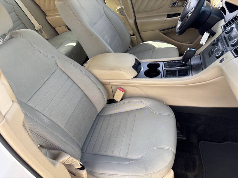2015 Ford Taurus