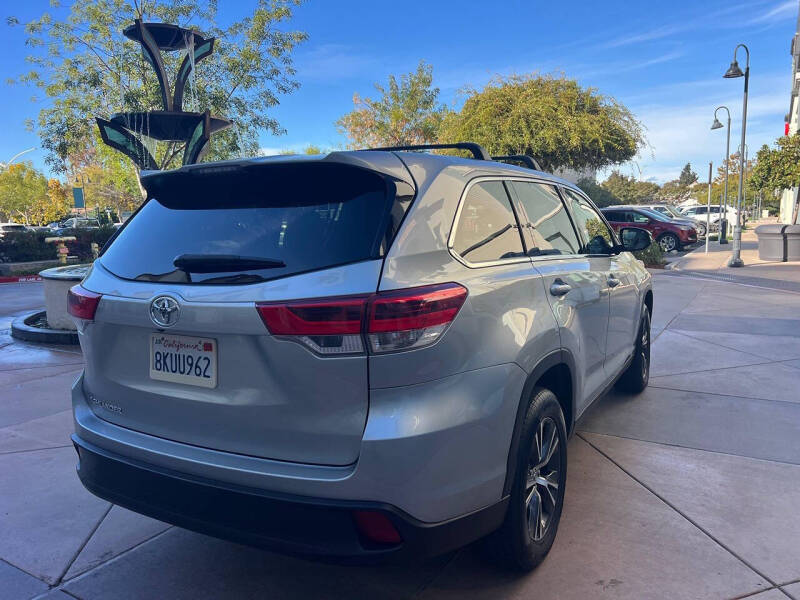 2019 Toyota Highlander LE