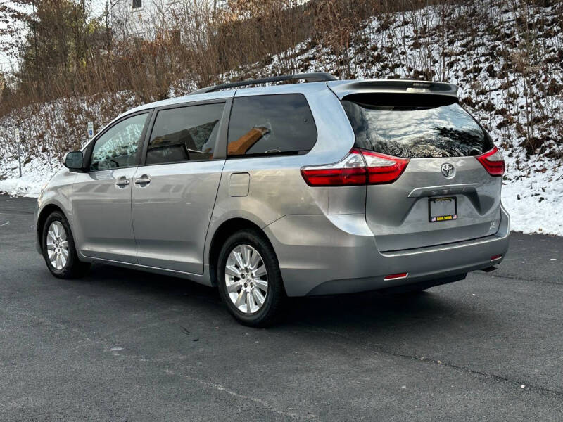 2015 Toyota Sienna LE 7-Passenger