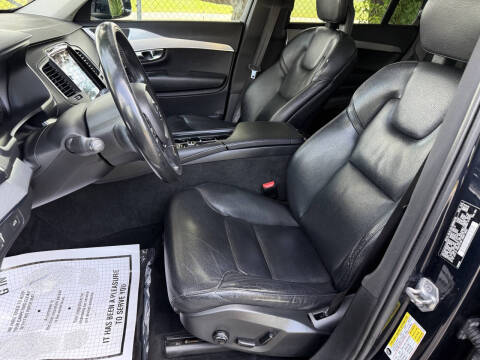 2016 Volvo XC90 T6 Momentum