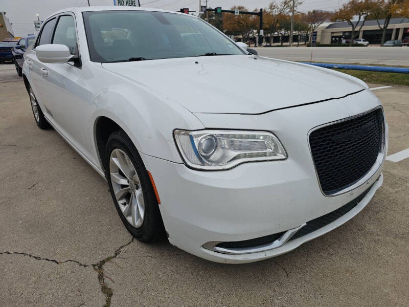 2016 Chrysler 300 Limited's photo
