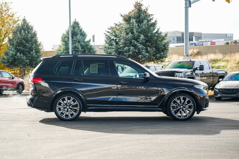 2022 BMW X7 M50i