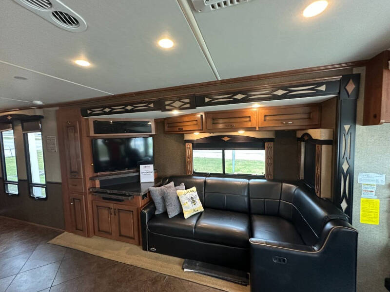 2015 Fleetwood RV Excursion 35B