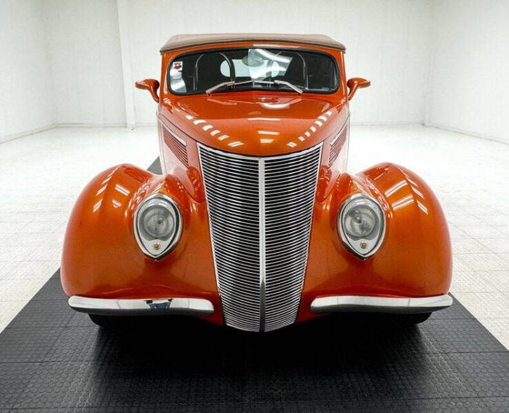 1937 Ford Deluxe