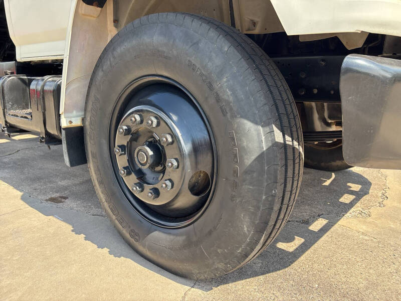 1998 Ford F-800 - Photo 10