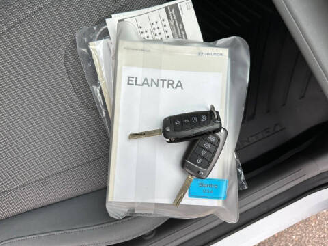 2022 Hyundai Elantra SE