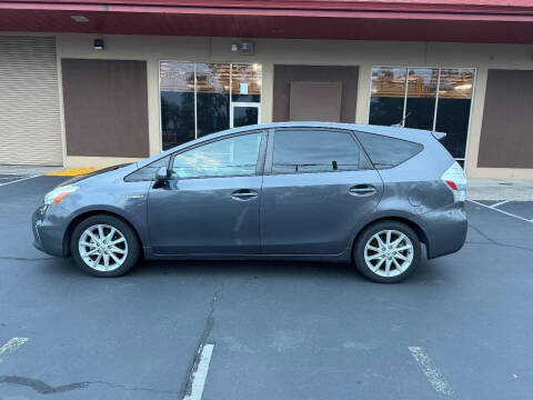 2014 Toyota Prius v Five