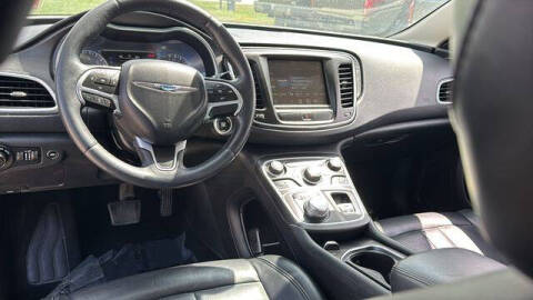 2017 Chrysler 200 Limited