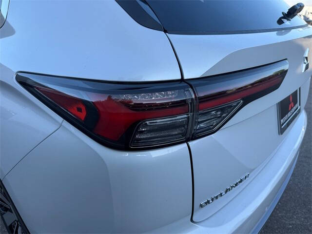 2025 Mitsubishi Outlander SE