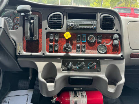 2017 Freightliner M2 106