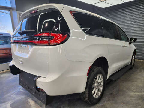 2024 Chrysler Pacifica Touring