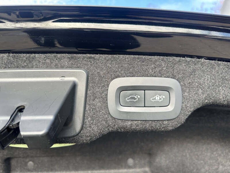 2022 Volvo S90 B6 Momentum