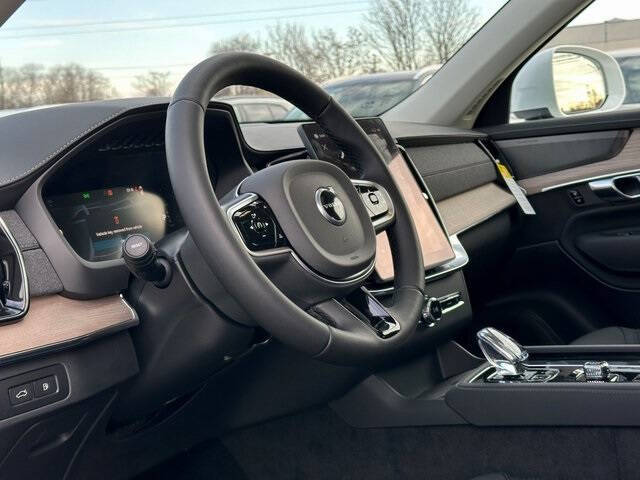 2025 Volvo XC90 T8 Plus Bright Theme 7P